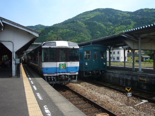 ＪＲ四国・特急剣山と大歩危トロッコ