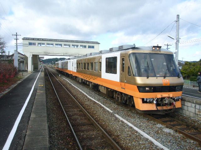 こがねふかひれ号