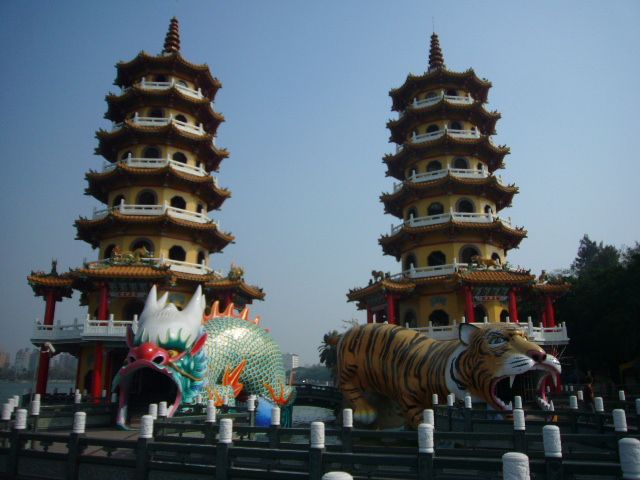 台湾・高雄の龍虎塔