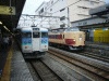 中央本線の普通列車と臨時特急かいじ