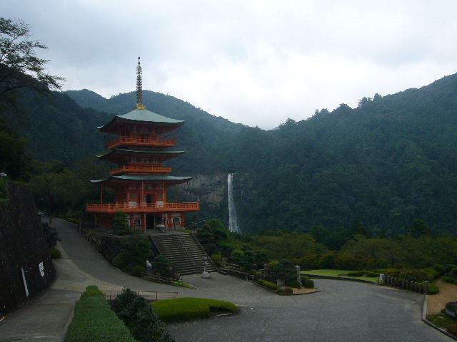 那智の大滝と三重塔