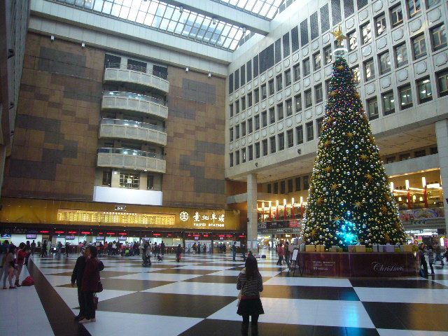 台北駅のクリスマスツリー